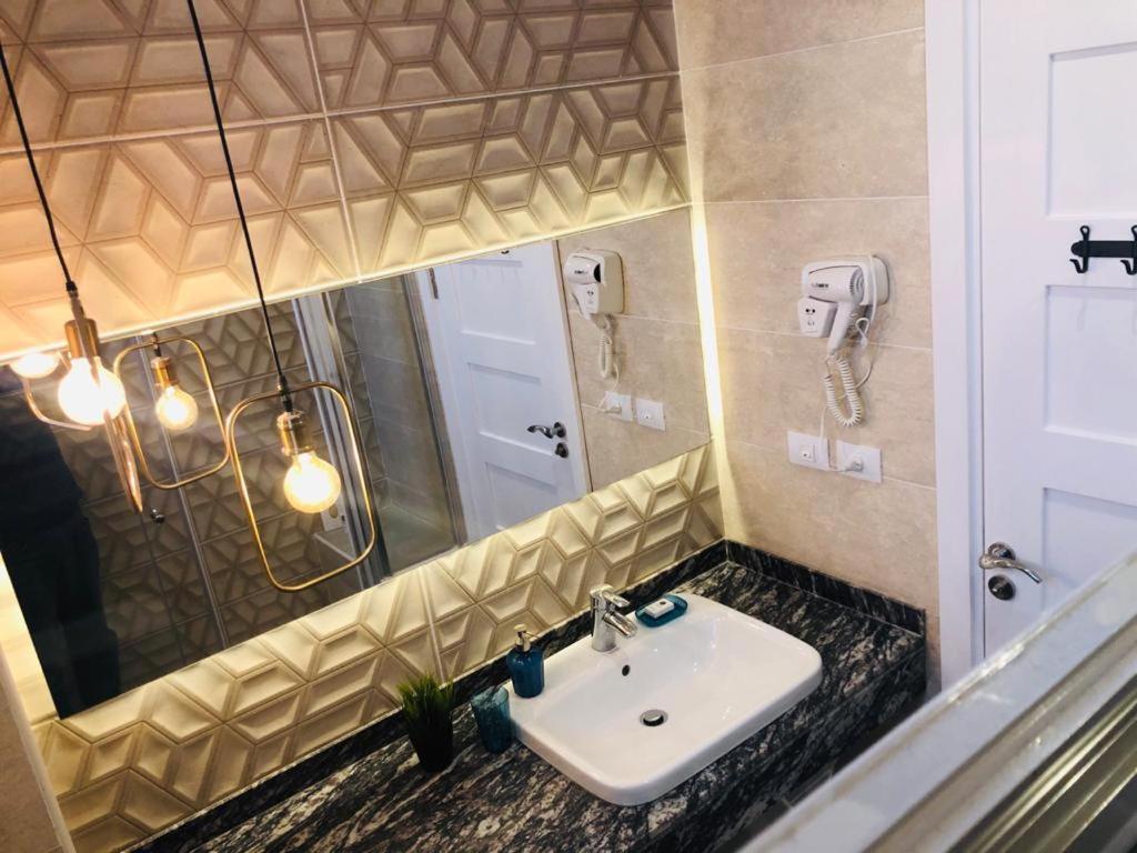 Sodic Westown Residence1-Near Elnada Hospital 'Izbat Yusif Barradah Kültér fotó
